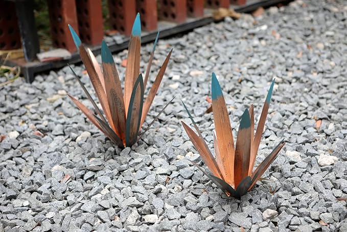Homight Metal Agave Plants Outdoor Decor Mexican Yard Art Plants Garden Decor for Outside Metal Art Flowers Gifts for Butterflies Bees Birds for Gifts (1big&1small)