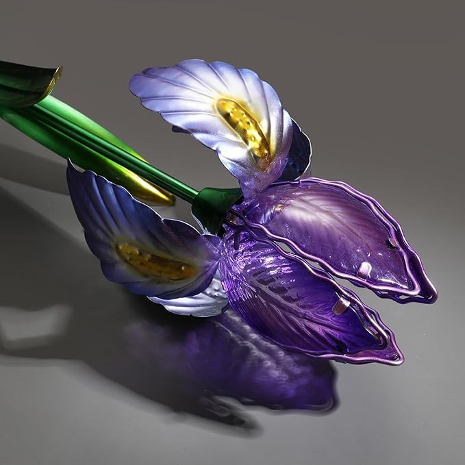 Garden Metal Violet Flower with Solar Light Outdoor Spring Decoration Figurine for Patio, Balcony, Yard, Lawn Ornament Unique Housewarming Gift