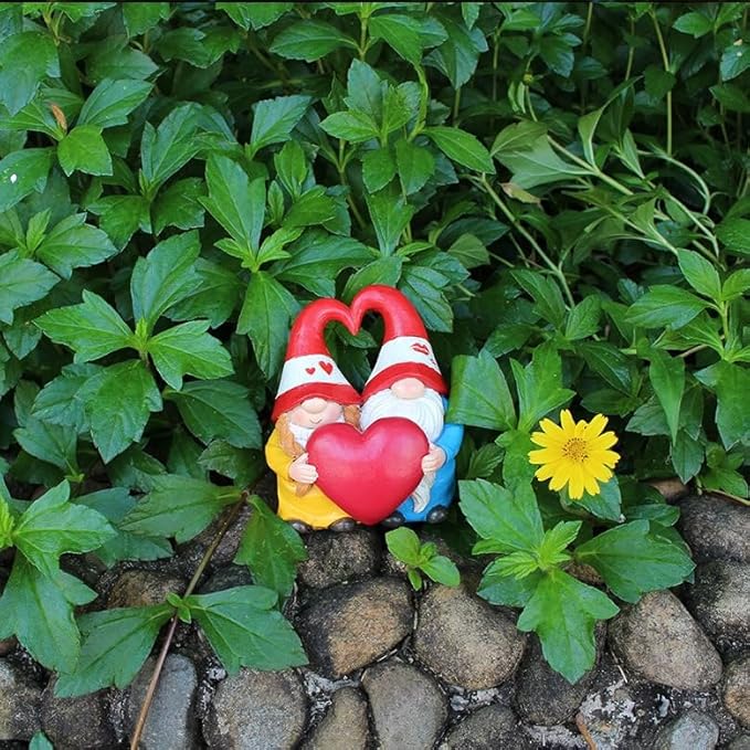 Garden Gnome Outdoor Statues Sweet Couple Gnomes Holding Heart Decor Resin Gnomes Sculptures for Yard Patio Home Lawn Outside Decorations Ornament Housewarming