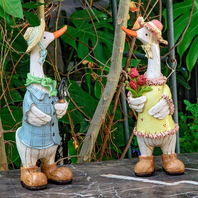 Garden Statues Couple Duck, Funny Cartoon Duck Garden Statues Indoor Outdoor Decorations Cute Ducks Art Décor Goose for Yard Home Garden Patio and Office (2- Pack)