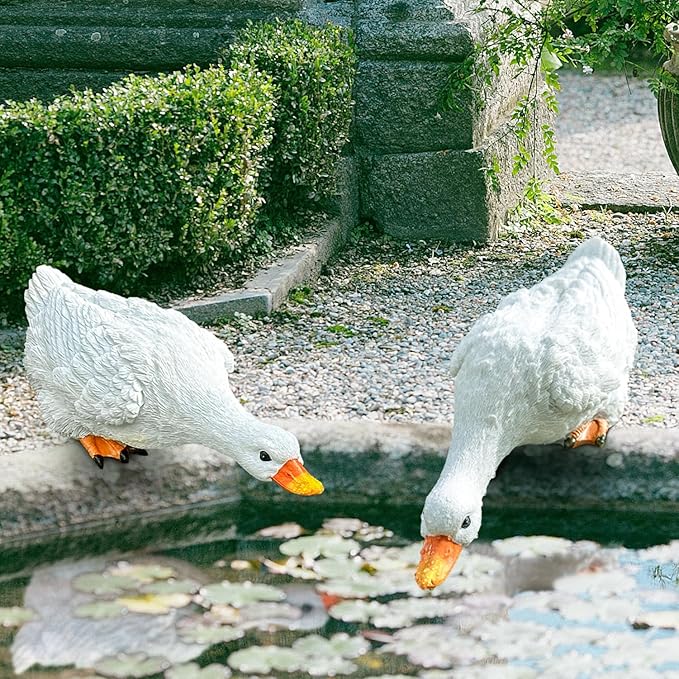 Garden Duck Statues Christmas Pond Decor Resin Goose Sculptures & Statues Funny Animal Outdoor Figurines Yard Art for Patio Pool Lawn, Ideal Gifts for Women Mom